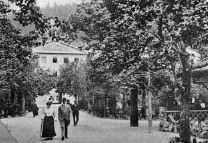 Heutiger Kurgarten: Damals „Platz" genannt. Hier biwakierten am 19. April 1848 ca. 800 von den 2 000 Mann des Sigel-Zuges, die im Ort kein Quartier mehr bekamen. Ehemalige Amtsgebäude des Klosters.