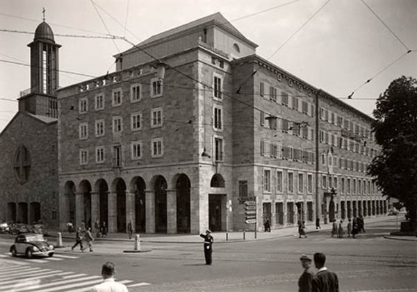 Der Königin-Olga-Bau in Stuttgart auf einer Aufnahme aus dem Jahr 1956.
