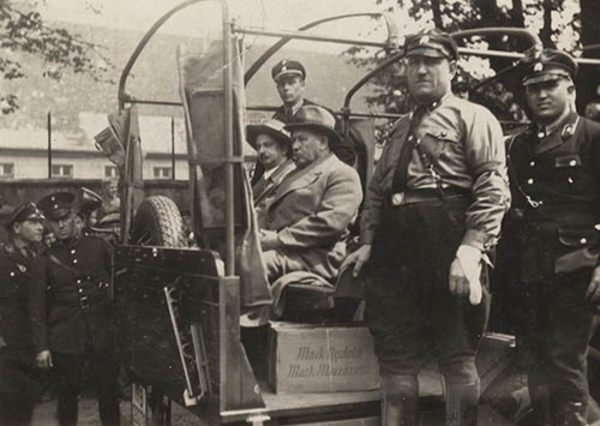 Mit den beiden „Schutzhäftlingen“ Ludwig Marum (links) und Adam Remmele trafen die Nationalsozialisten die Spitzen der badischen Sozialdemokratie. Foto: Stadtarchiv Karlsruhe