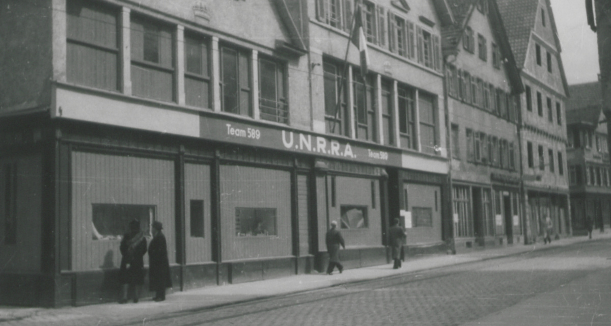 Das Foto zeigt ein Ladengeschäft der UNRRA in Reutlingen (um 1946), mit dem die Versorgung der DPs mit alltäglichen Gütern gewährleistet werden sollte. [Stadtarchiv Reutlingen]