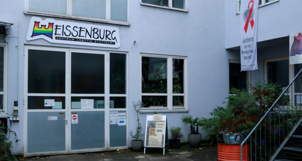 Das LSBTTIQ-Zentrum Weissenburg in Stuttgart ist Anlaufstelle für queere Menschen und Szeneneulinge. (© Timo Mäule)