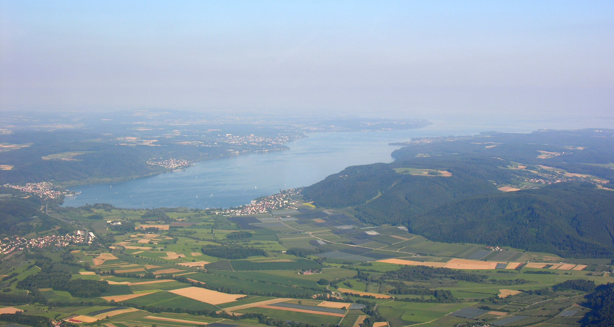 Voralpine Landschaft am Bodensee. Foto: wikimedia.org | Hansueli Krapf | CC BY-SA 3.0